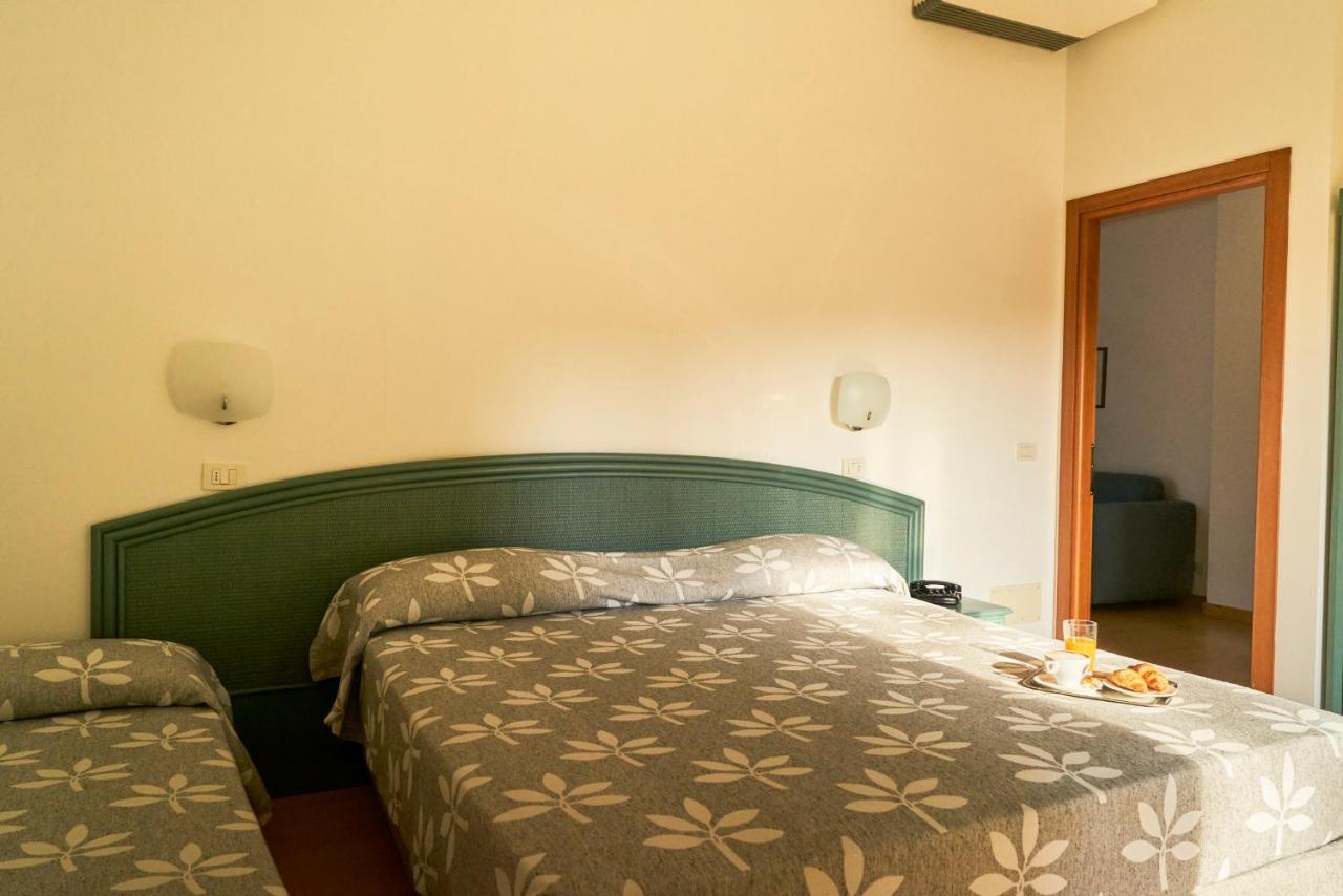 Aparthotel La Pineta Lido di Jesolo Bagian luar foto