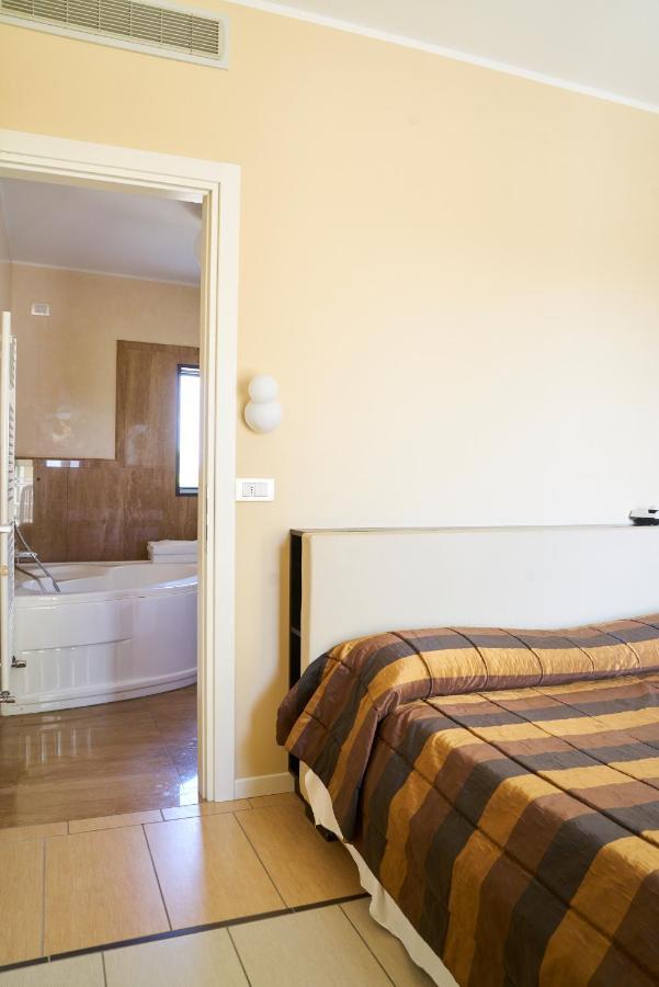 Aparthotel La Pineta Lido di Jesolo Bagian luar foto