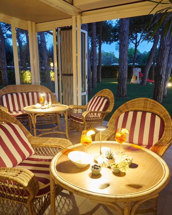 Aparthotel La Pineta Lido di Jesolo Bagian luar foto