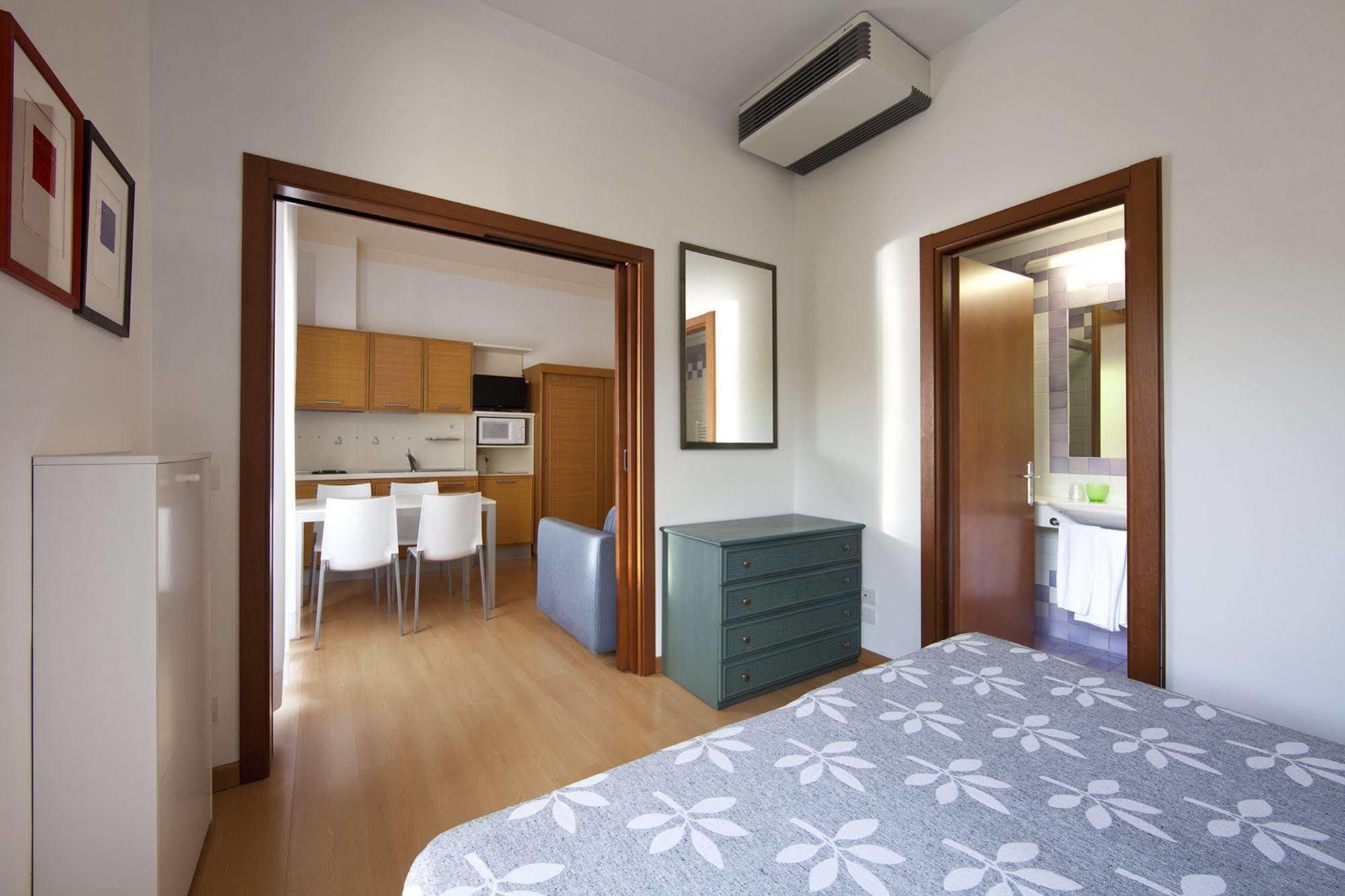 Aparthotel La Pineta Lido di Jesolo Bagian luar foto